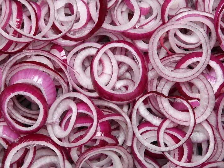 sliced onion